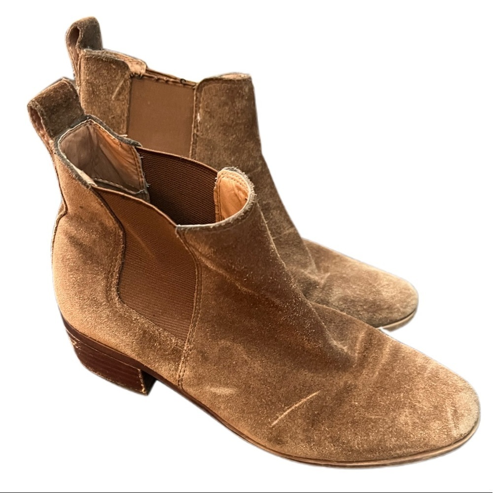 S t e v e . m a d d e n • size 6.5 vintage dover suede booties in cognac